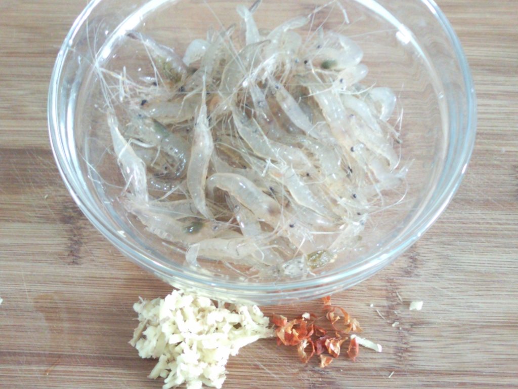 酒炝虾步骤1