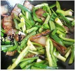 青椒蒜苗炒腊肉步骤5