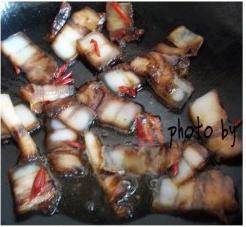 青椒蒜苗炒腊肉步骤4