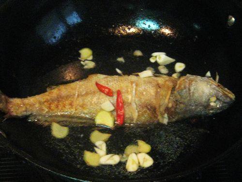 海鲜酱烧黄鲴子鱼步骤7