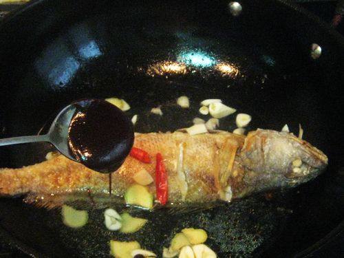 海鲜酱烧黄鲴子鱼步骤8