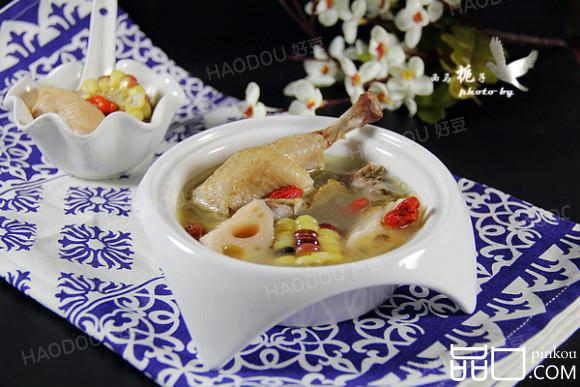 莲藕玉米鸡汤煲