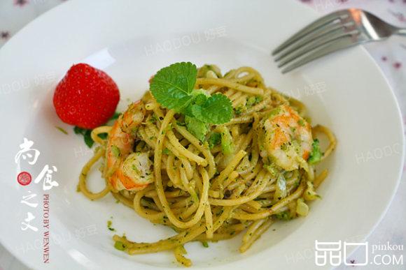 奶油西兰花酱鲜虾意面