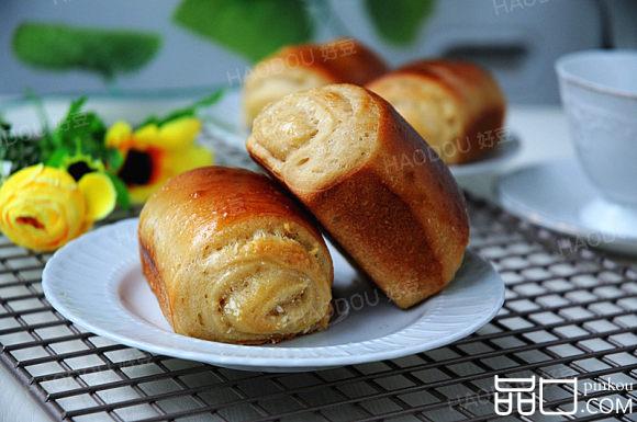 菠萝果酱椰丝面包卷