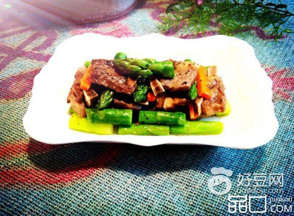 芦笋黑椒牛仔骨