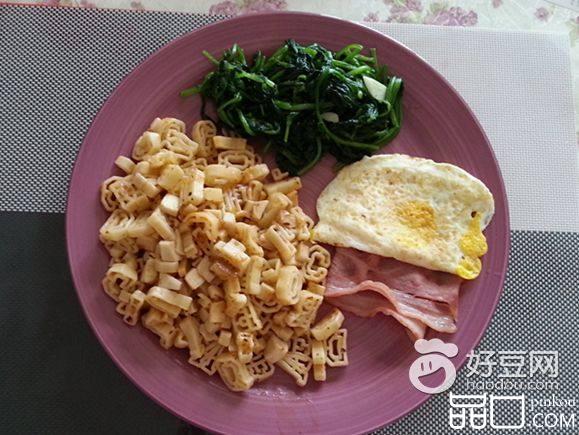 鸡蛋菠菜培根意面