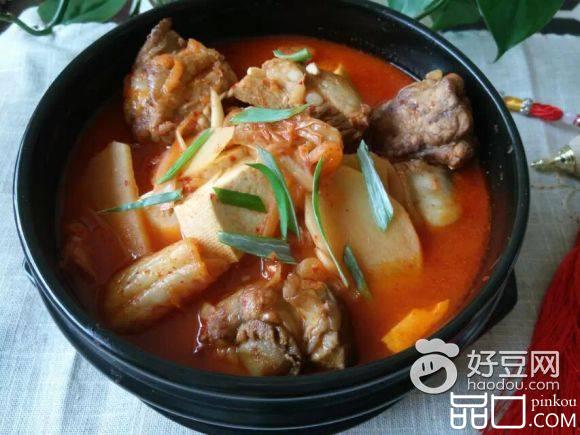 泡菜排骨豆腐汤