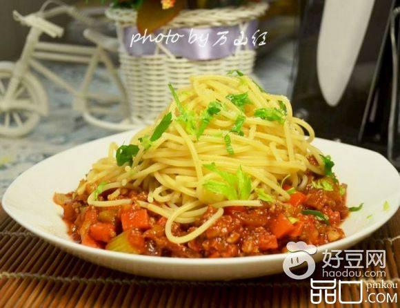 肉酱蔬菜意面