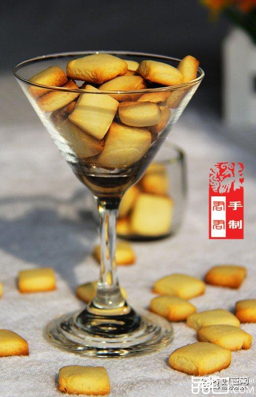 牛奶方块小饼干