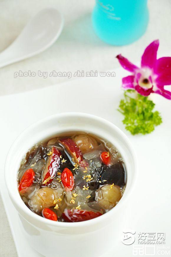 双耳桂圆红枣羹