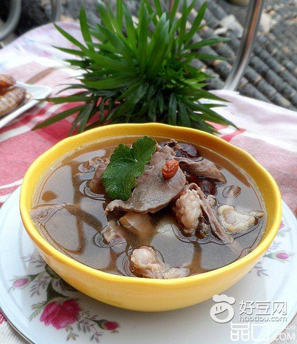 红枣杞子炖猪心