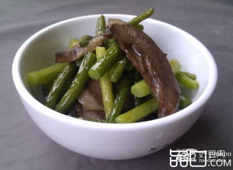蒜苗炒猪心