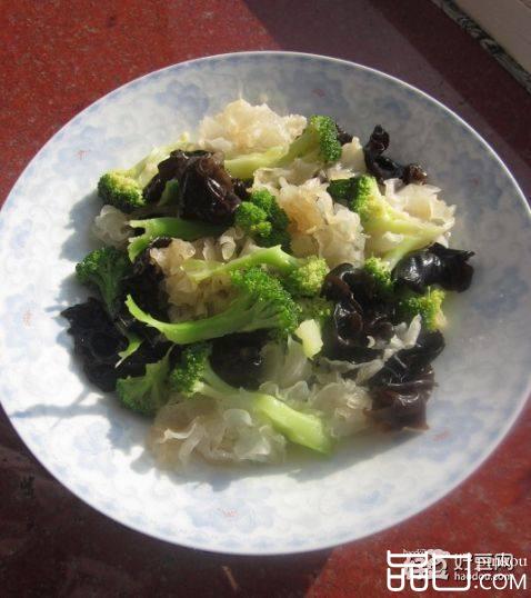 西兰花拌双耳