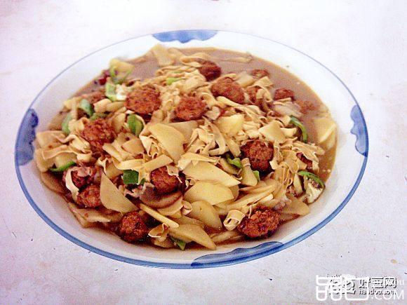 土豆片炖干豆腐