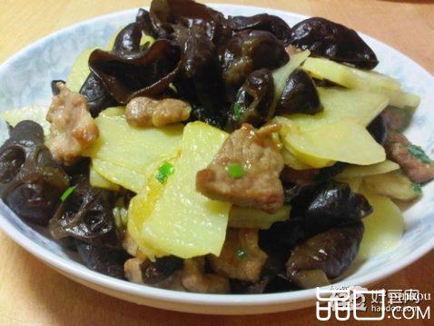 土豆黑木耳炒肉