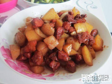 土豆焖肉