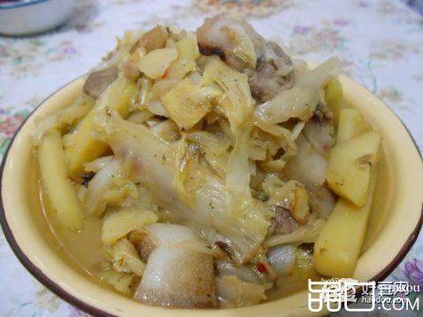 土豆炖肉片白菜