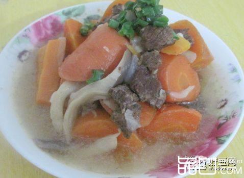 胡萝卜炖牛肉