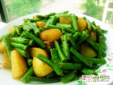 土豆焖豆角