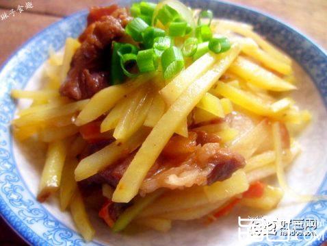 五花肉溜炒土豆丝