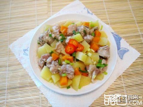 土豆蒸排骨
