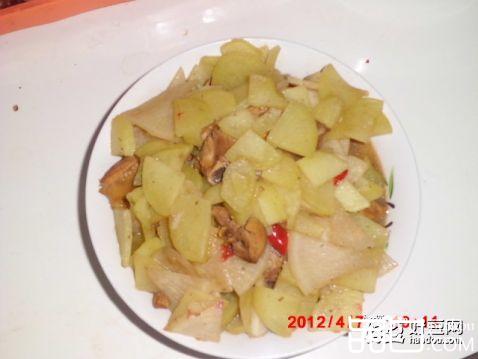 土豆萝卜炖鸡