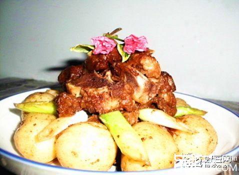 干烧排骨土豆仔