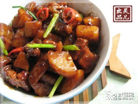 蚝油土豆焖五花肉