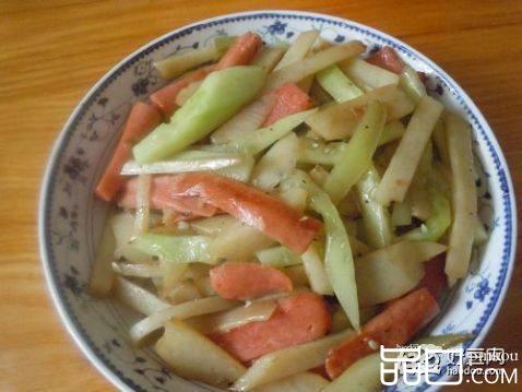 火腿、黄瓜配土豆