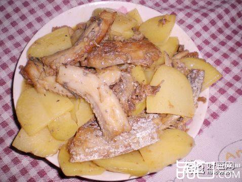 家常菜---刀鱼炖土豆