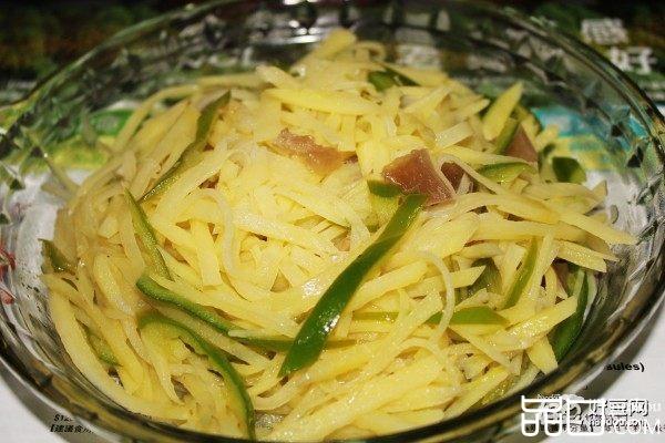 猪油渣炒土豆青椒丝[