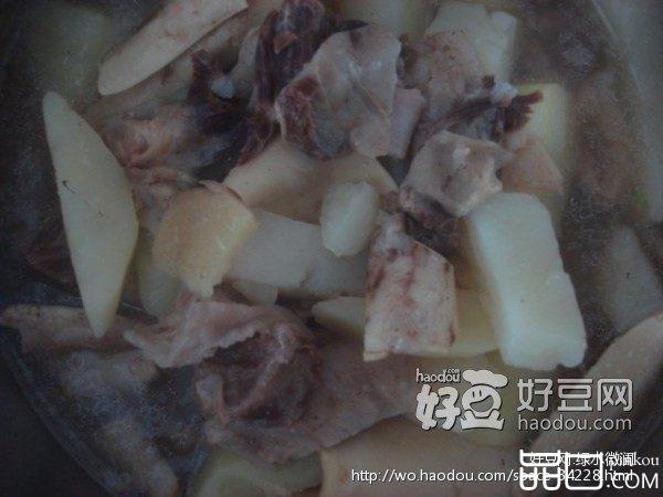 牛莴骨炖土豆