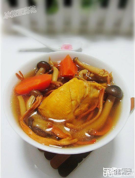 蟹味菇虫草花鸡汤