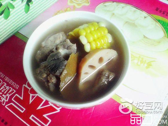 莲藕玉米脊骨汤
