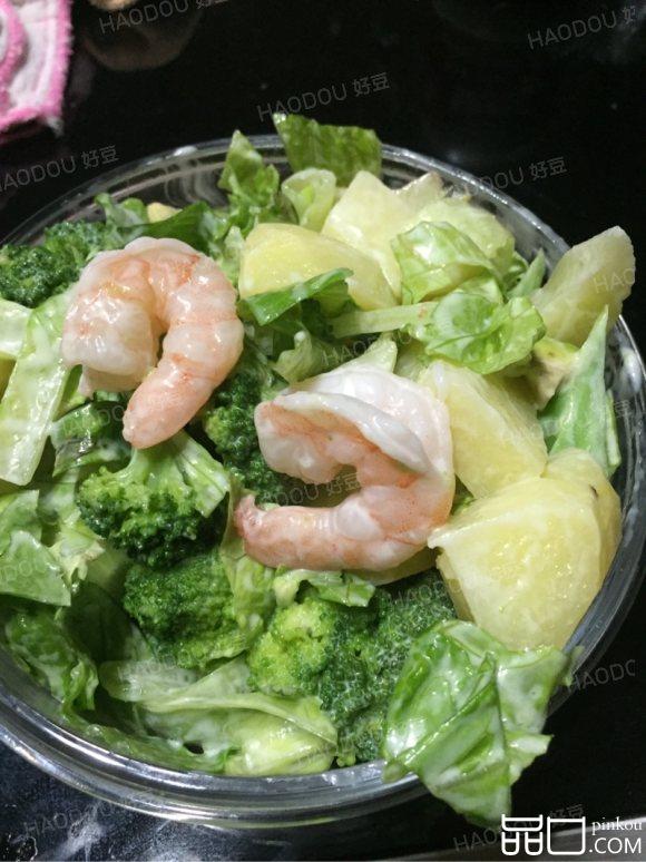 牛油果虾仁蔬菜沙拉