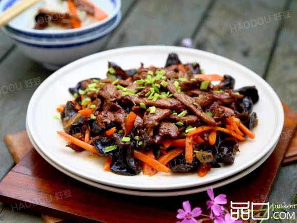 胡萝卜木耳炒牛肉