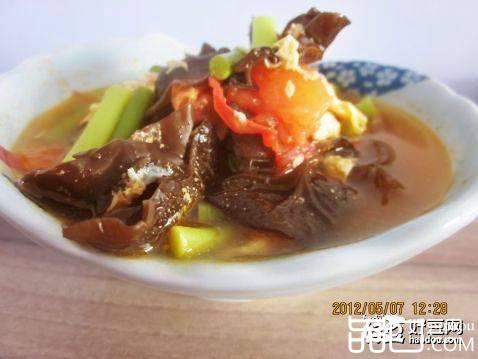 西红柿蒜薹汤