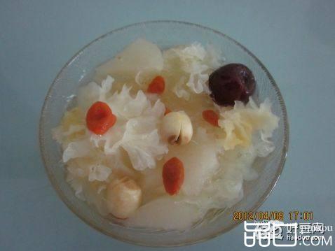 冰镇冰糖莲子银耳雪梨