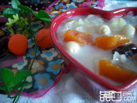 银耳莲子木瓜羹