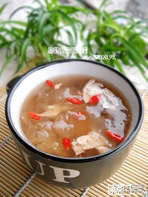 腐竹芡实银耳羹