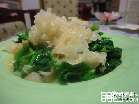 凉拌菠菜银耳