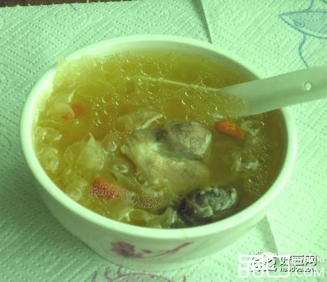 银耳猪骨汤