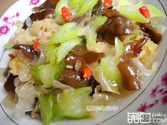 银耳西芹枸杞子