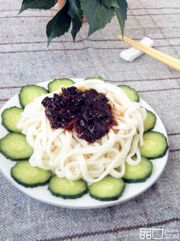 黑木耳炸酱面