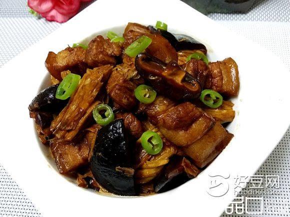 香菇腐竹炖五花肉