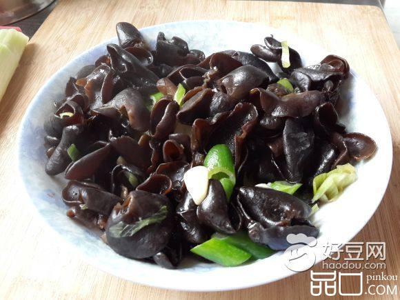 葱炒木耳