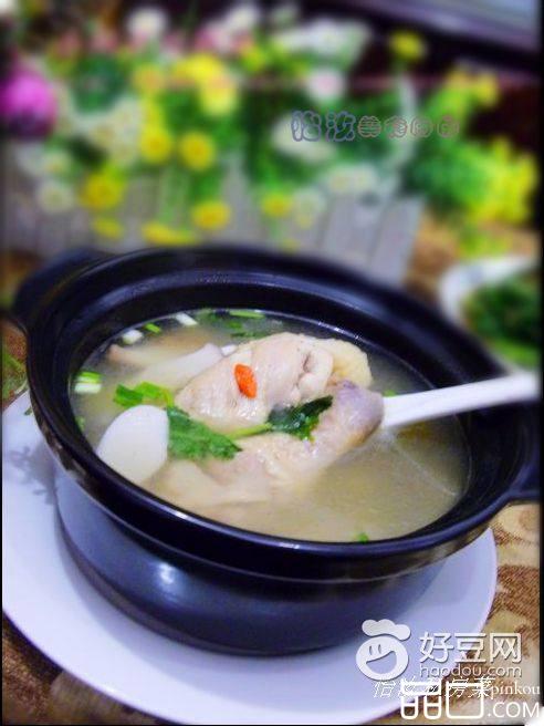 杏鲍菇鸡腿药膳汤