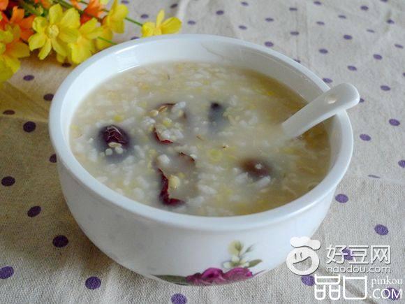 燕麦玉米渣红枣粥