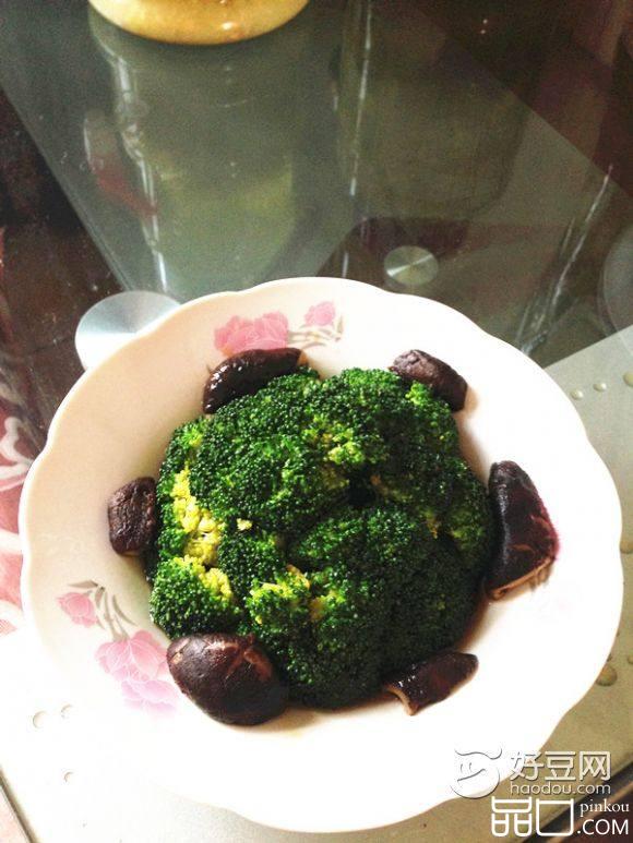 浇汁香菇西兰花