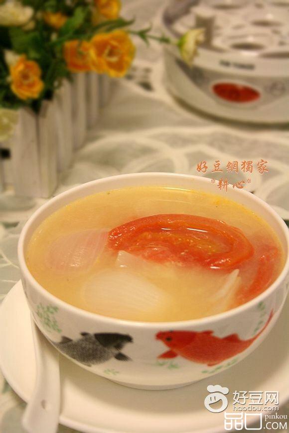 洋葱番茄鲫鱼汤
